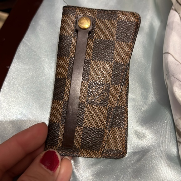 Louis Vuitton Brown Key Holder - Picture 14 of 15